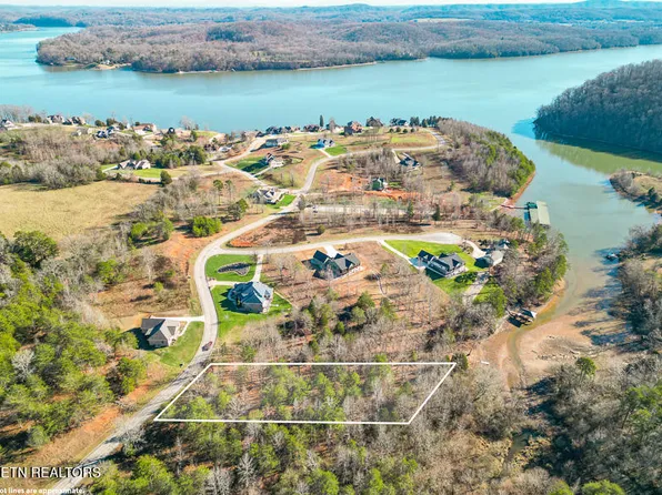 210 Serenity Dr, Harriman, TN 37748