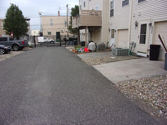 3rd image of 2439 E York St