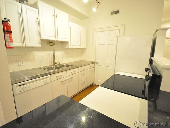 3rd image of 468 City Park Ave #C8145bb22