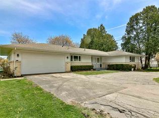 8 Country Club Bch, Rockford, IL 61103