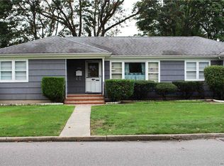 250 Saint Johns St, Central Islip, NY 11722