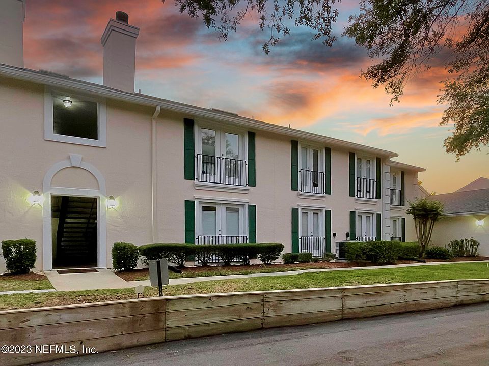1st image of 13715 RICHMOND PARK Drive N #403