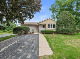 2305 Patricia Ln, Waukesha, WI 53188