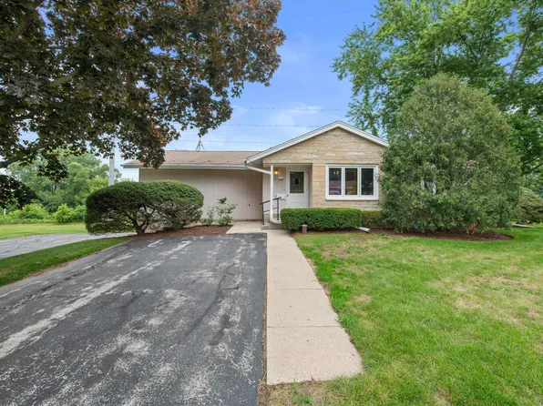 2305 Patricia Ln, Waukesha, WI 53188