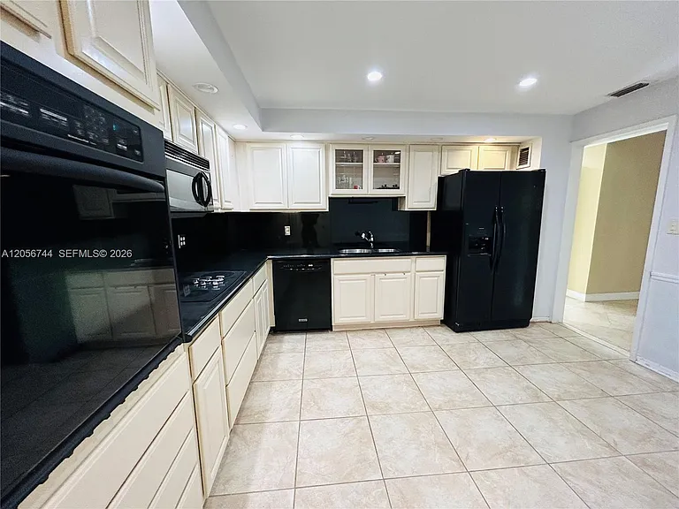 5825 Collins Ave #9C — Photo 48