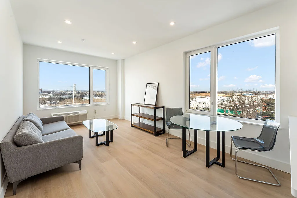 2 bed, 1200 sqft, $3,300 — Photo 2