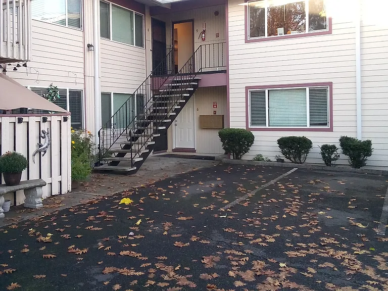 4228 SE 15th Ave #8 — Photo 2