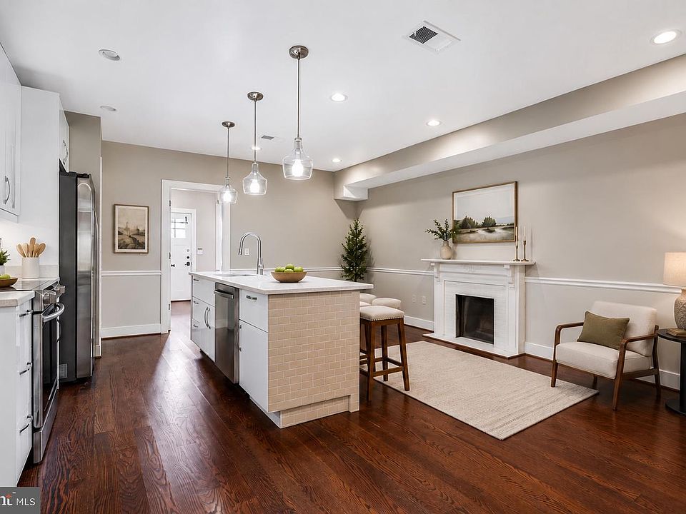 1st image of 4005 7th St NE APT 2
