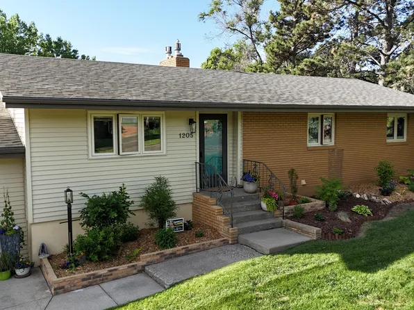 1205 E Coulee Rd, Bismarck, ND 58501