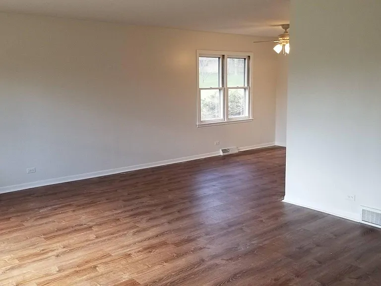 29W730 North Ave — Photo 15