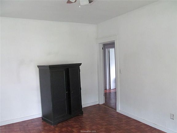 3rd image of 1000 W 8th St
