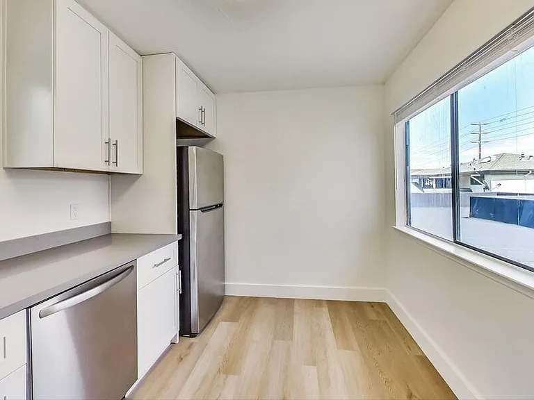 1709 Valota Rd — Photo 3