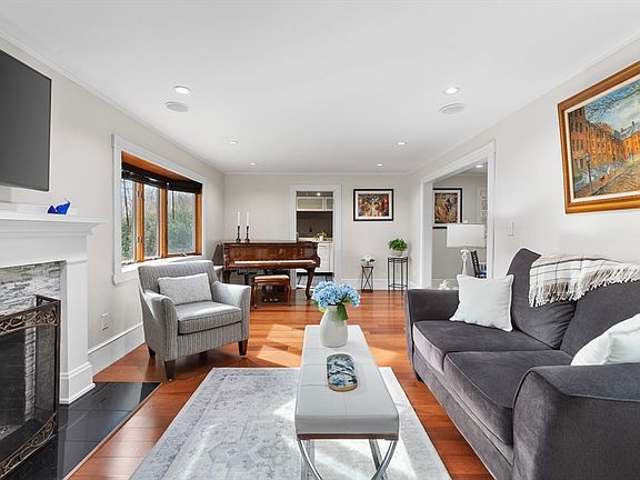 3rd image of 9 Venner Rd