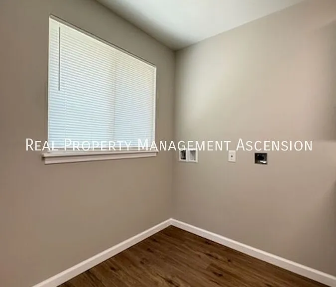 5330 Dupont St — Photo 7