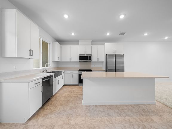 4th image of 109 S Laxore St #304