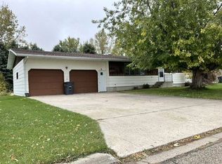 707 5th St SE, Rugby, ND 58368