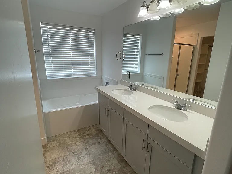 4772 E Silver Ridge Rd — Photo 29
