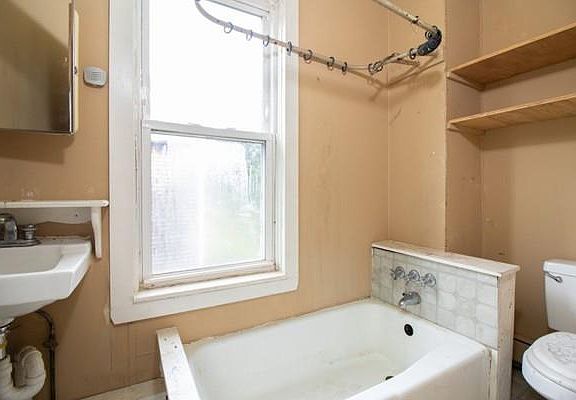 4th image of 65 Oak St
