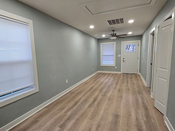 4th image of 903 Sutherland Ave