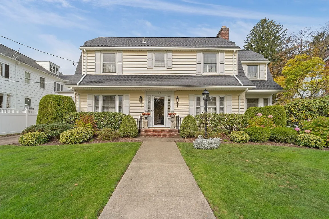 110 Vincent St photo 1