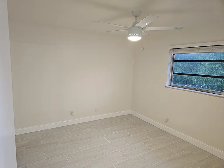 2105 Miami Rd #6 — Photo 9
