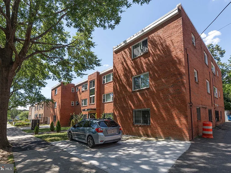 610 57th St NE #102 — Photo 18
