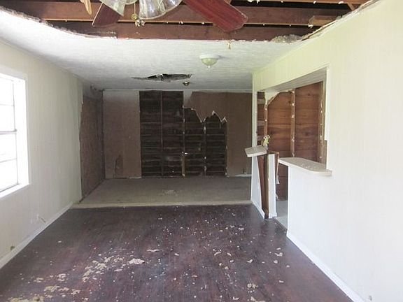 5th image of 6823 Kittridge St