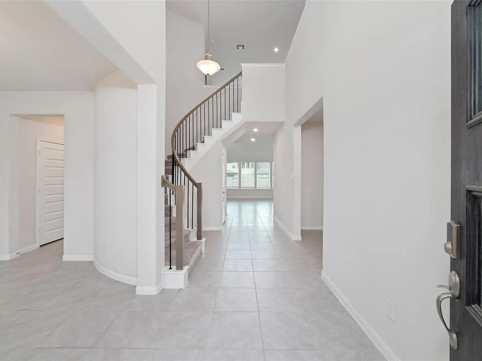 4 bed, 3.5 bath, 3237 sqft, $3,250 — Photo 4