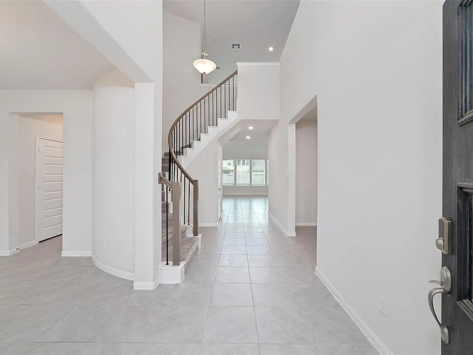21503 Carbone Ln
