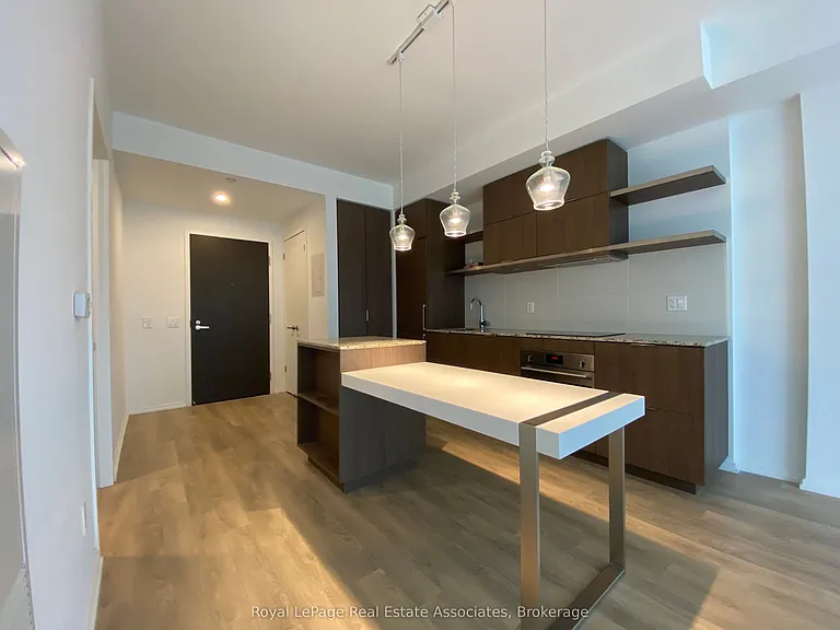 197 Yonge St #1207 — Photo 3