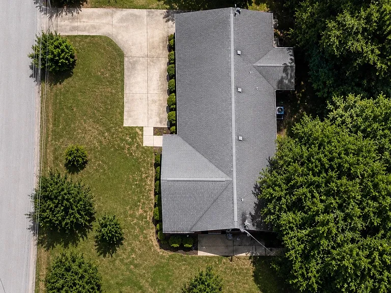 902 E Magnolia Ave — Photo 2
