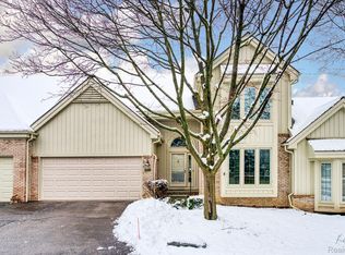 24501 Walden Wood, Farmington, MI 48335