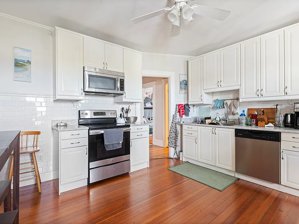 8 Hallet St #3