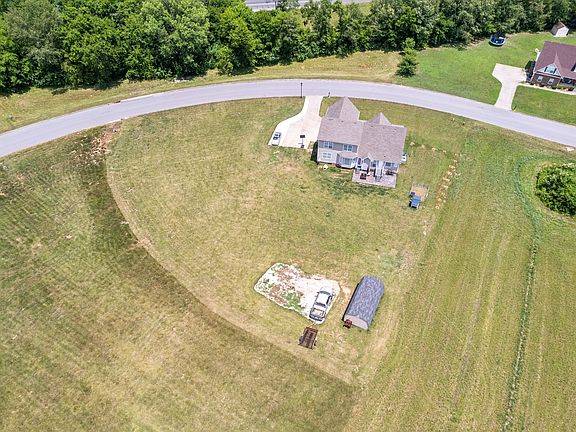 2nd image of 916 Glenhurst Way