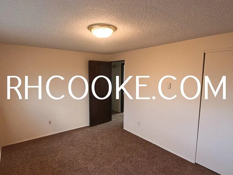 13806 E Mission Ave — Photo 8