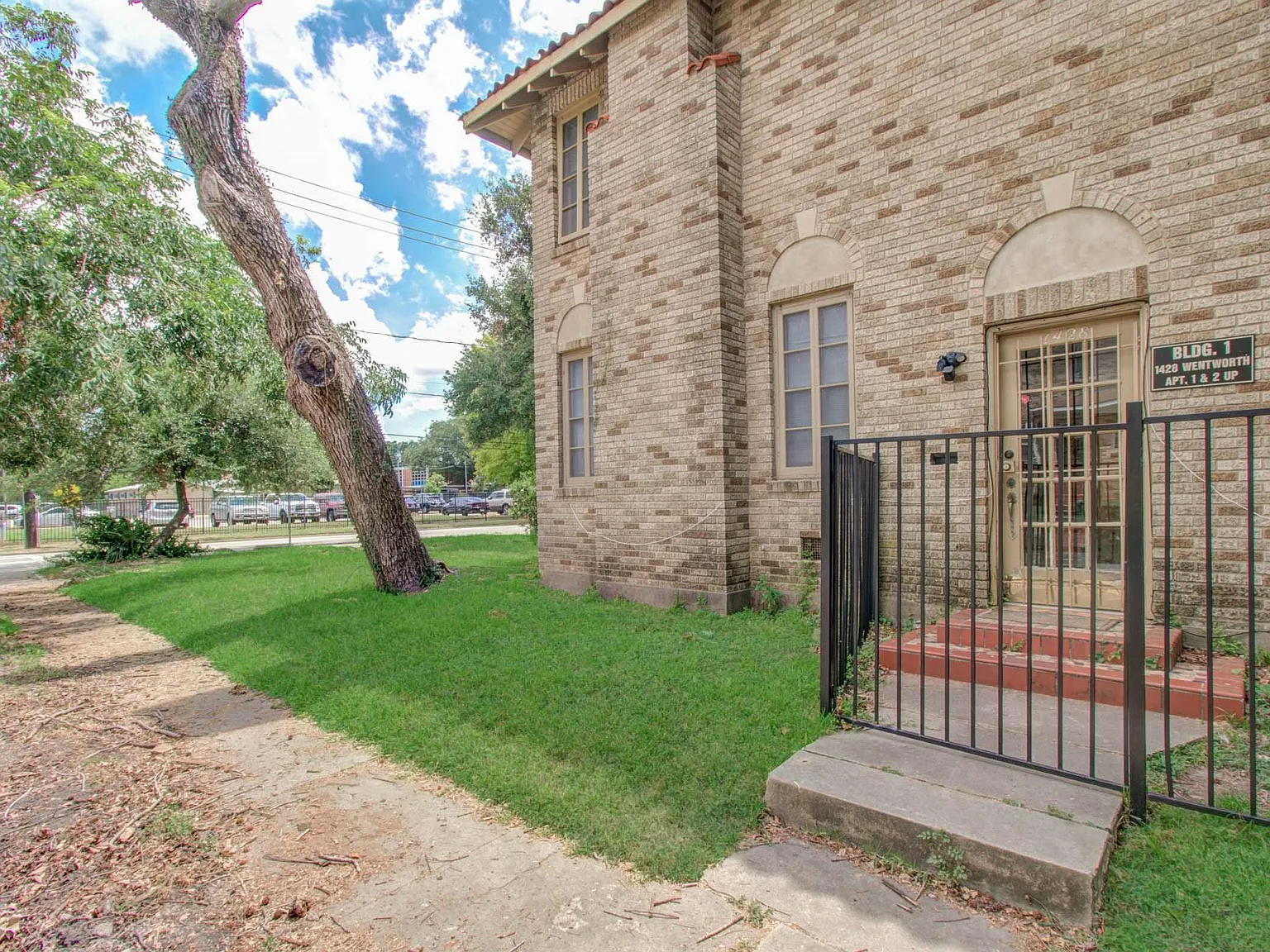 1 bed, 1.0 bath, 1000 sqft, $1,300 — Photo 2