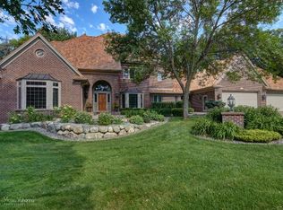 2422 Crowne Hill Rd, Minnetonka, MN 55305
