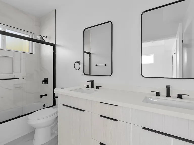 Best Priced Luxury 4 & 5 Bed Townhomes in Mid-City! — Photo 24