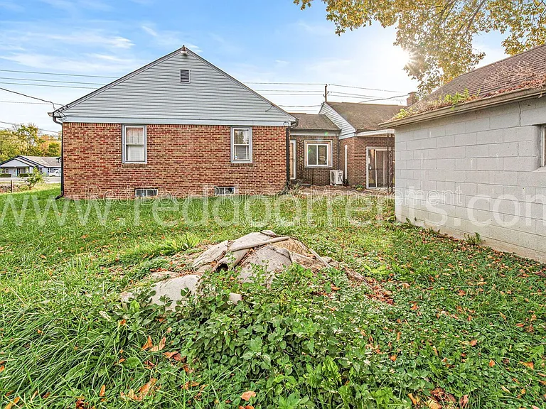 328 N Post Rd — Photo 20