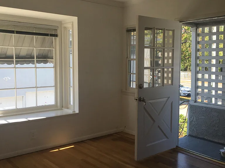 2522 Montana Ave — Photo 10
