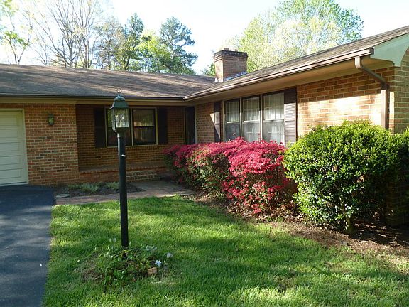 3rd image of 115 Oxford Cir