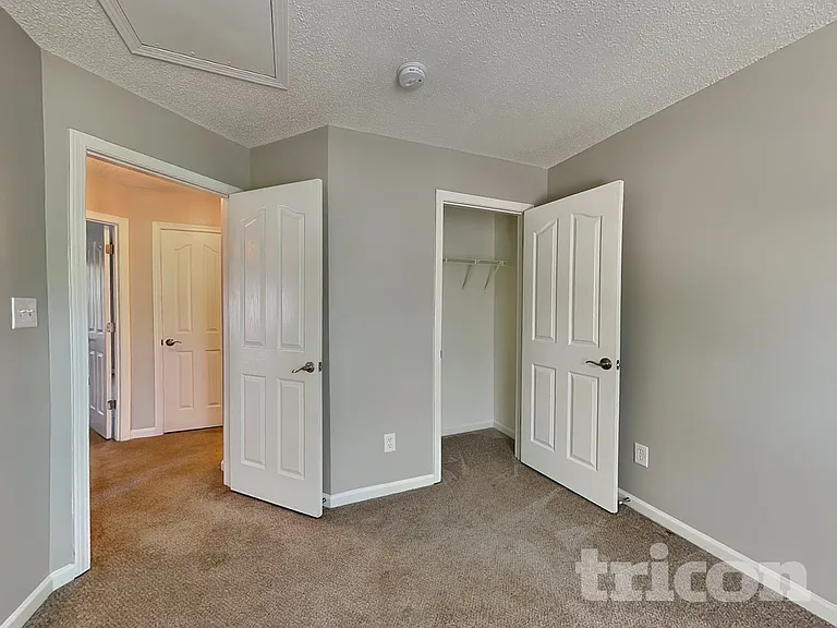 106 Newbury Dr — Photo 12