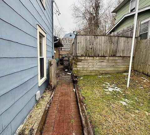 4th image of 20 Maple St