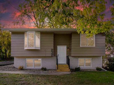 232 27th St NW, Cedar Rapids, IA, 52405