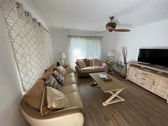 3rd image of 4552 Poinciana St #1