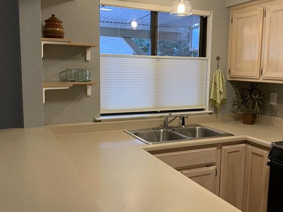 5th image of 269 Diana St #2