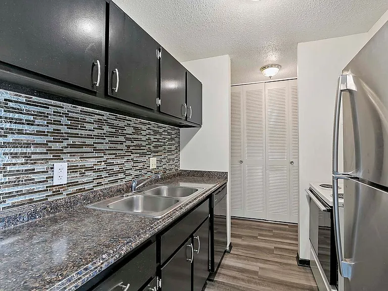 Winnetka Village Apts — Photo 21