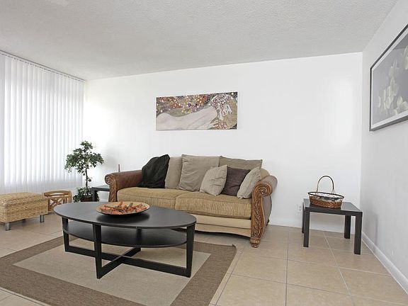 3rd image of 3870 N Andrews Ave #131-25