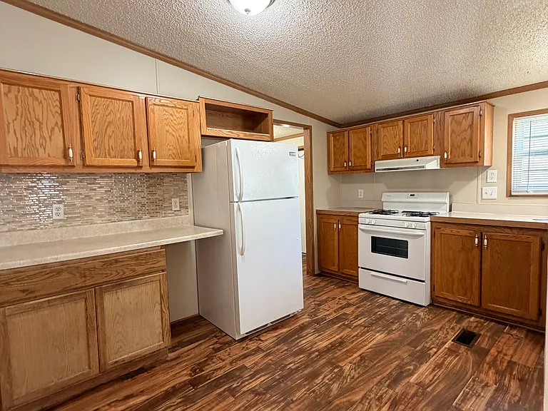 138 Maynard Cir #138 — Photo 2