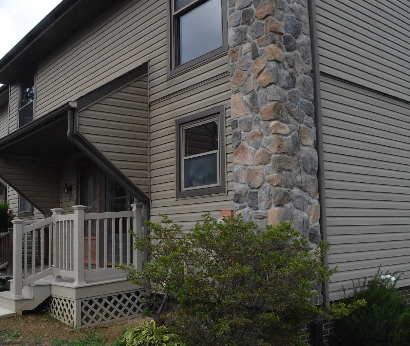 2 bed, 1.5 bath, 948 sqft, $1,350 — Photo 2